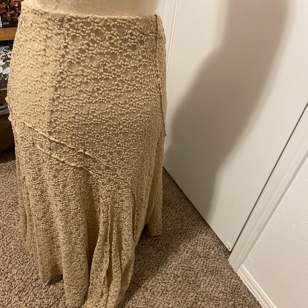 Beautiful lined lace skirt
